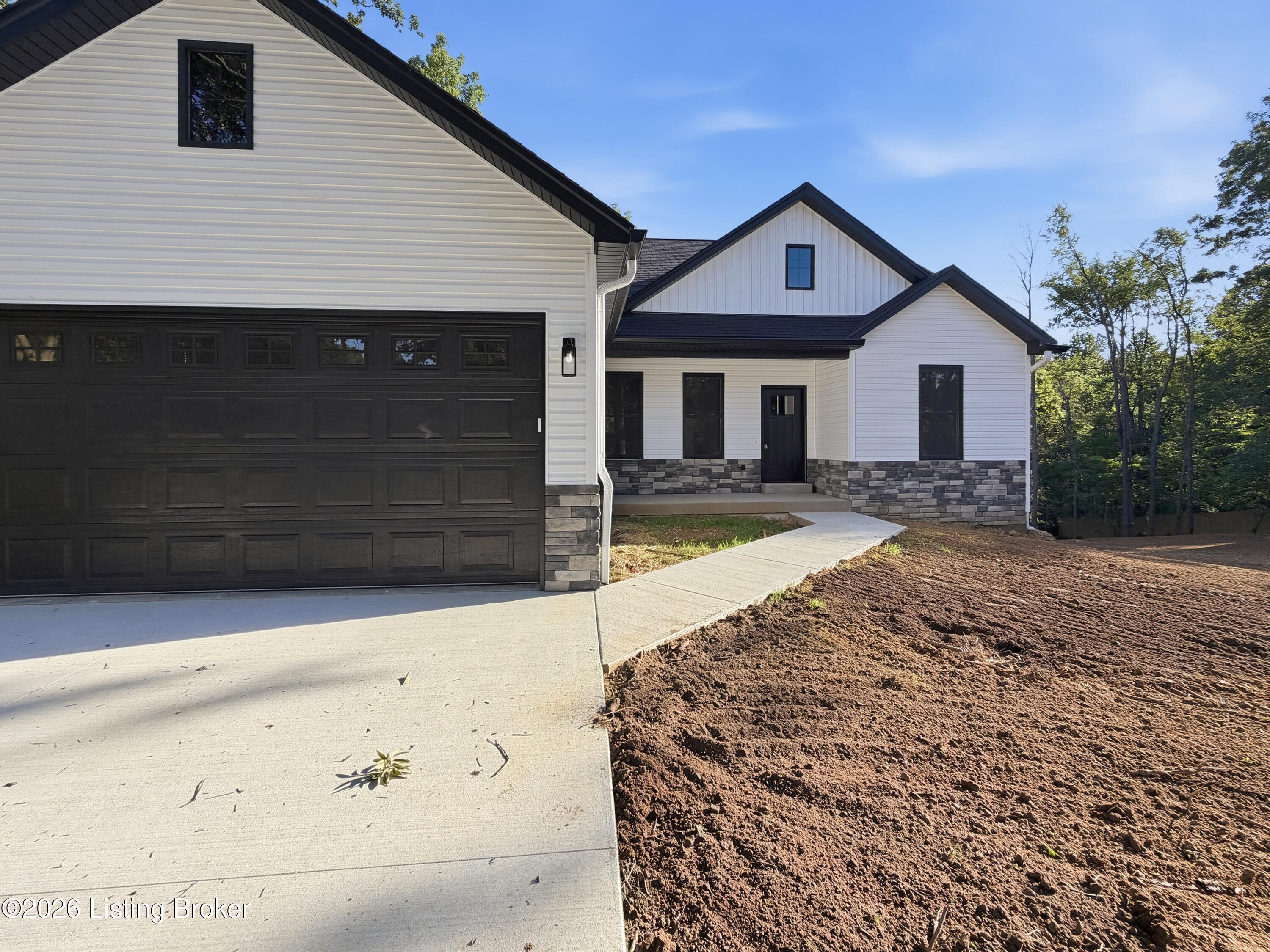 220 Quail Run Road Brandenburg, KY 40108 - Photo 3 of 42 03_exterior_driveway_closeup