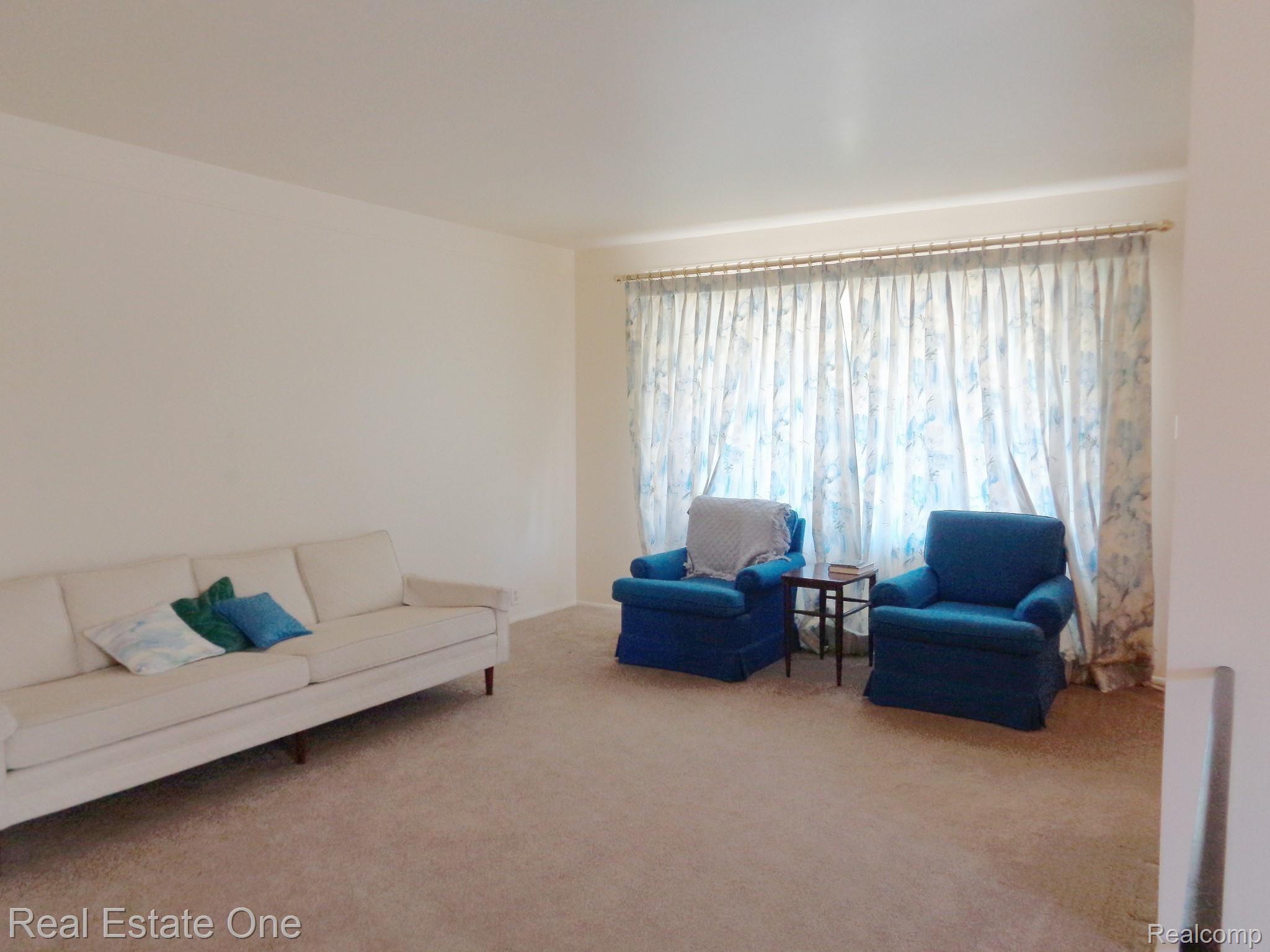 4863 Valley Road Trenton, MI 48183 - Photo 11 of 33 LIVING ROOM