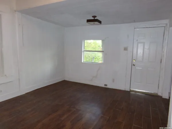 $1,300 | 3918 West Martin Street, San Antonio, TX 78207