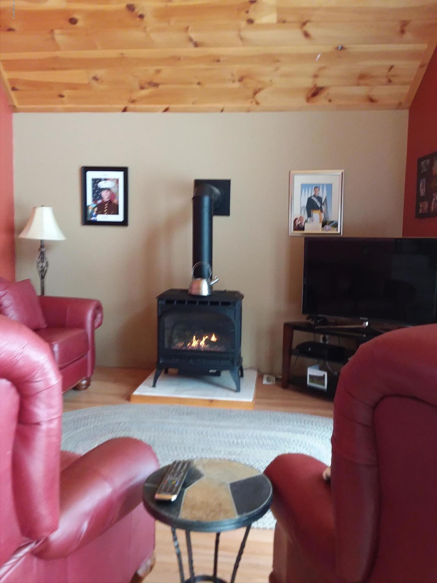 25 Kreutzer Road Peru, MA 01235 - Photo 4 of 10 a living room with furniture and a flat screen tv