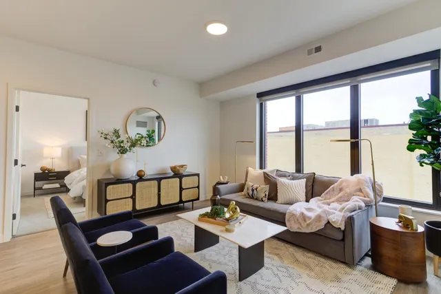 $2,373 | 270 Hennepin Avenue, Unit 1513, Minneapolis, MN 55401