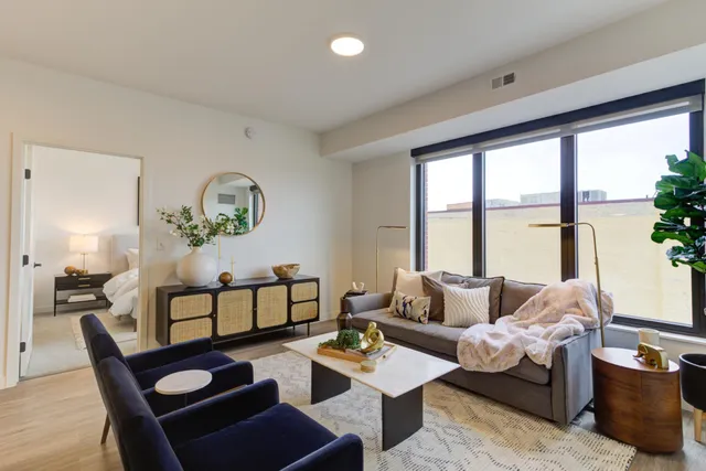 $2,373 | 270 Hennepin Avenue, Unit 1513, Minneapolis, MN 55401