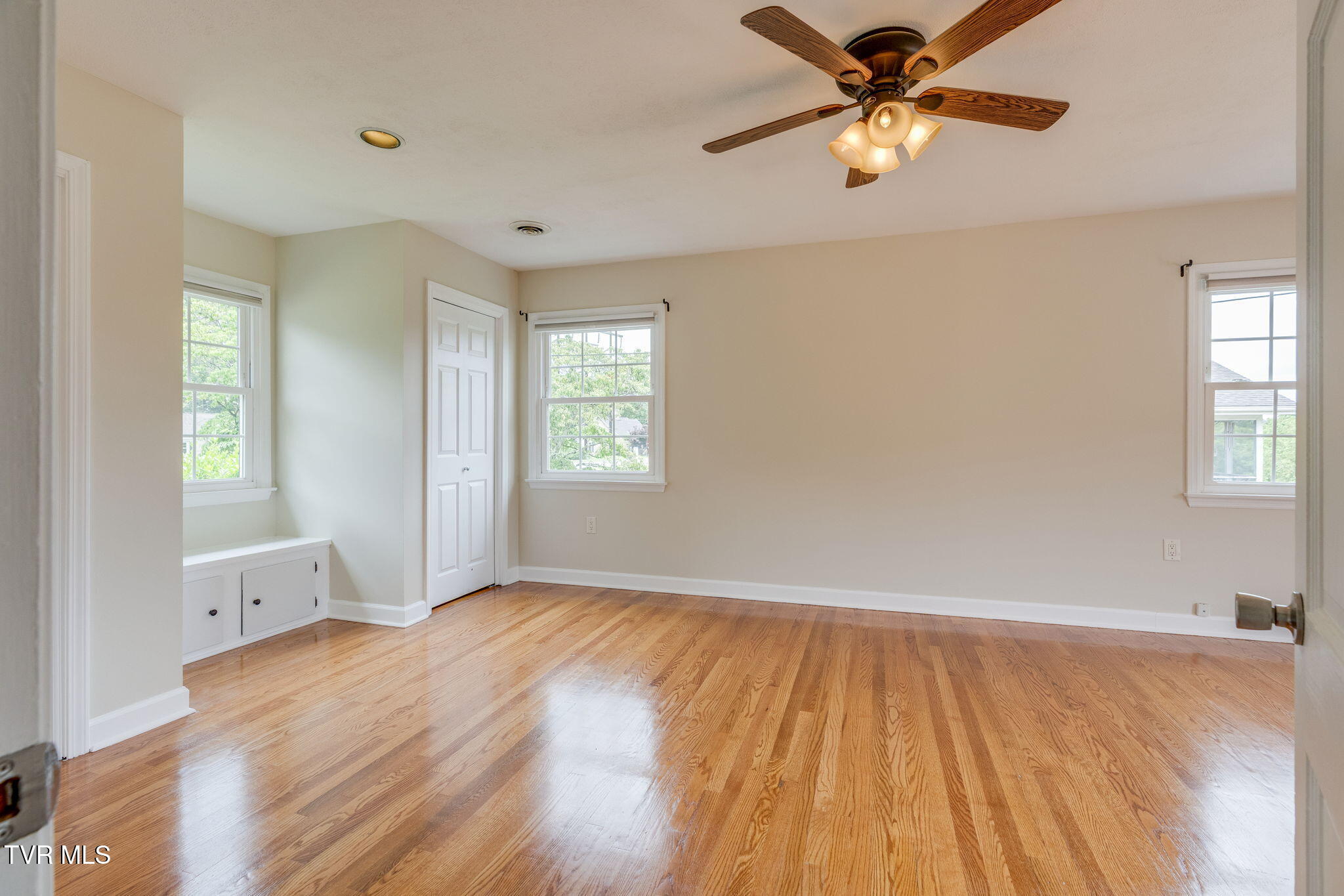 2125 Bonaire Road Kingsport, TN 37660 - Photo 17 of 49 011-Primary