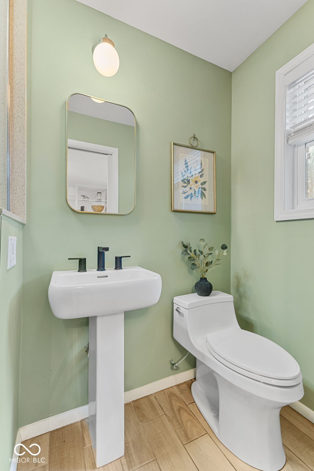 1403 Shawnee Road Indianapolis, IN 46260 - Photo 17 of 33