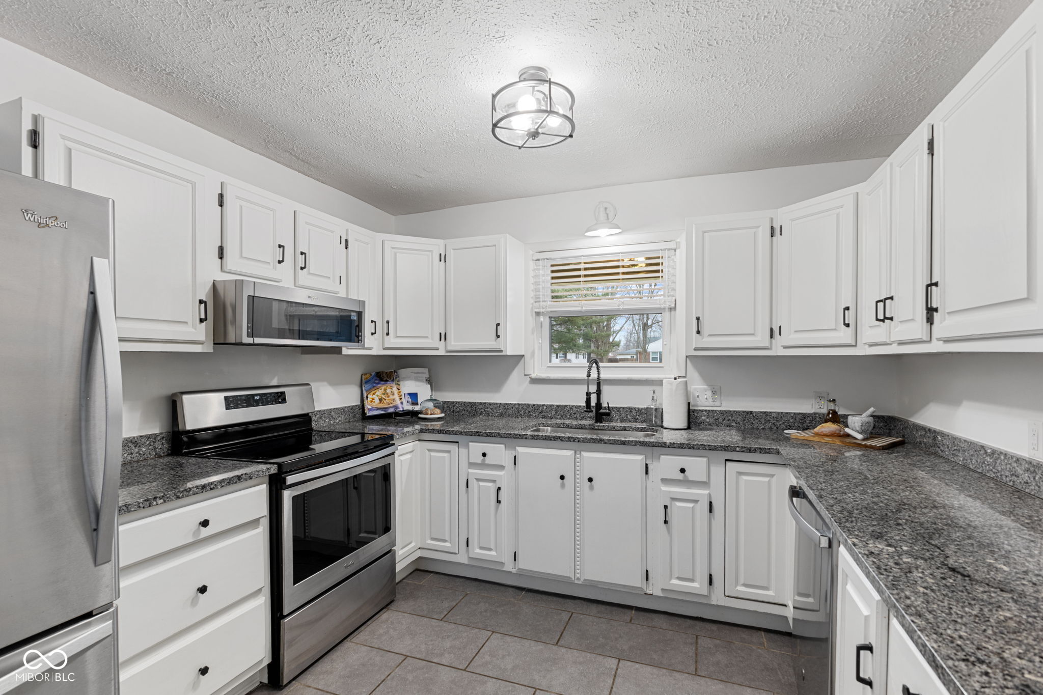 1403 Shawnee Road Indianapolis, IN 46260 - Photo 9 of 33