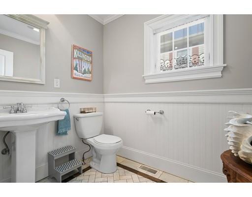 41 Pilgrim Road Marblehead, MA 01945 - Photo 12 of 30 a bathroom with a sink toilet and a mirror