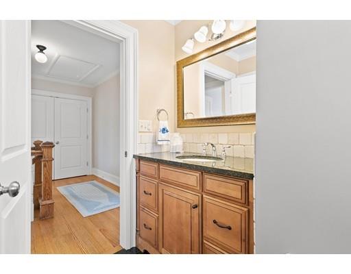 41 Pilgrim Road Marblehead, MA 01945 - Photo 22 of 30 a bathroom with a sink a mirror and a vanity