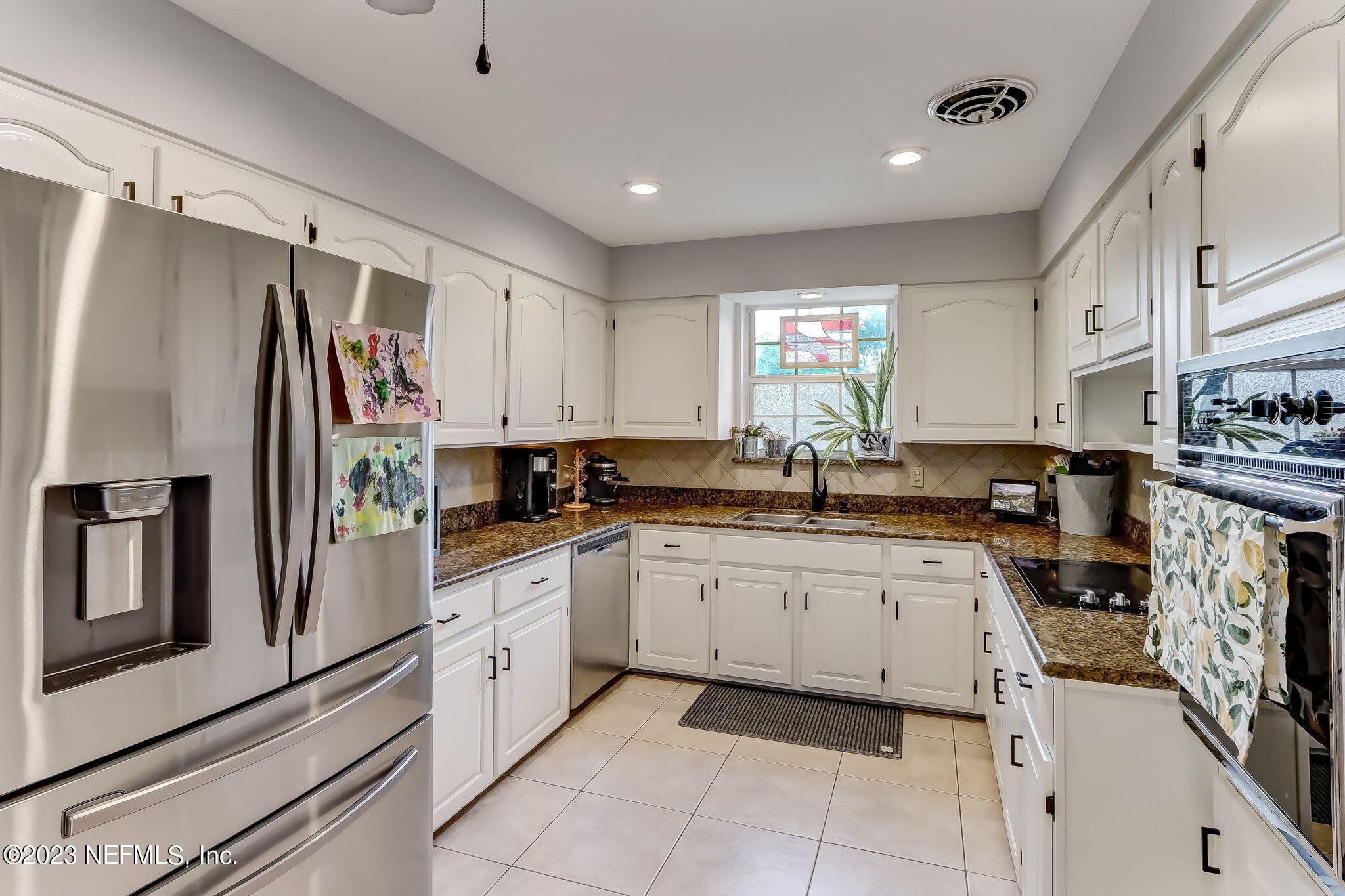 6849 Estrada Road Jacksonville, FL 32217 - Photo 12 of 47 23-web-or-mls-LR_6849_Estrada_Rd_AA-23
