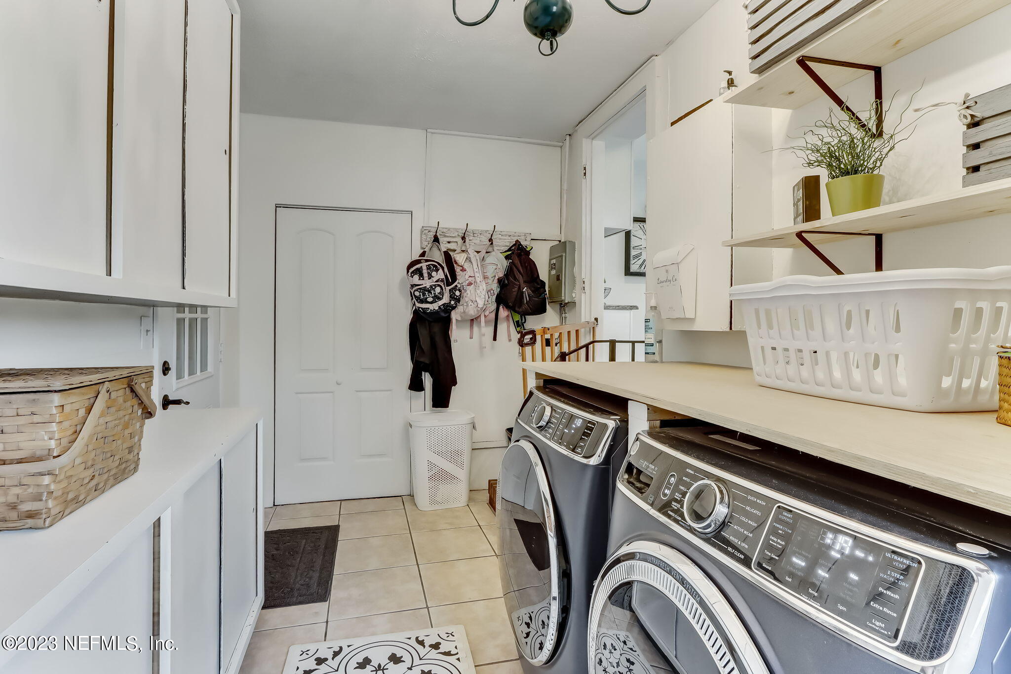 6849 Estrada Road Jacksonville, FL 32217 - Photo 14 of 47 28-web-or-mls-LR_6849_Estrada_Rd_AA-28