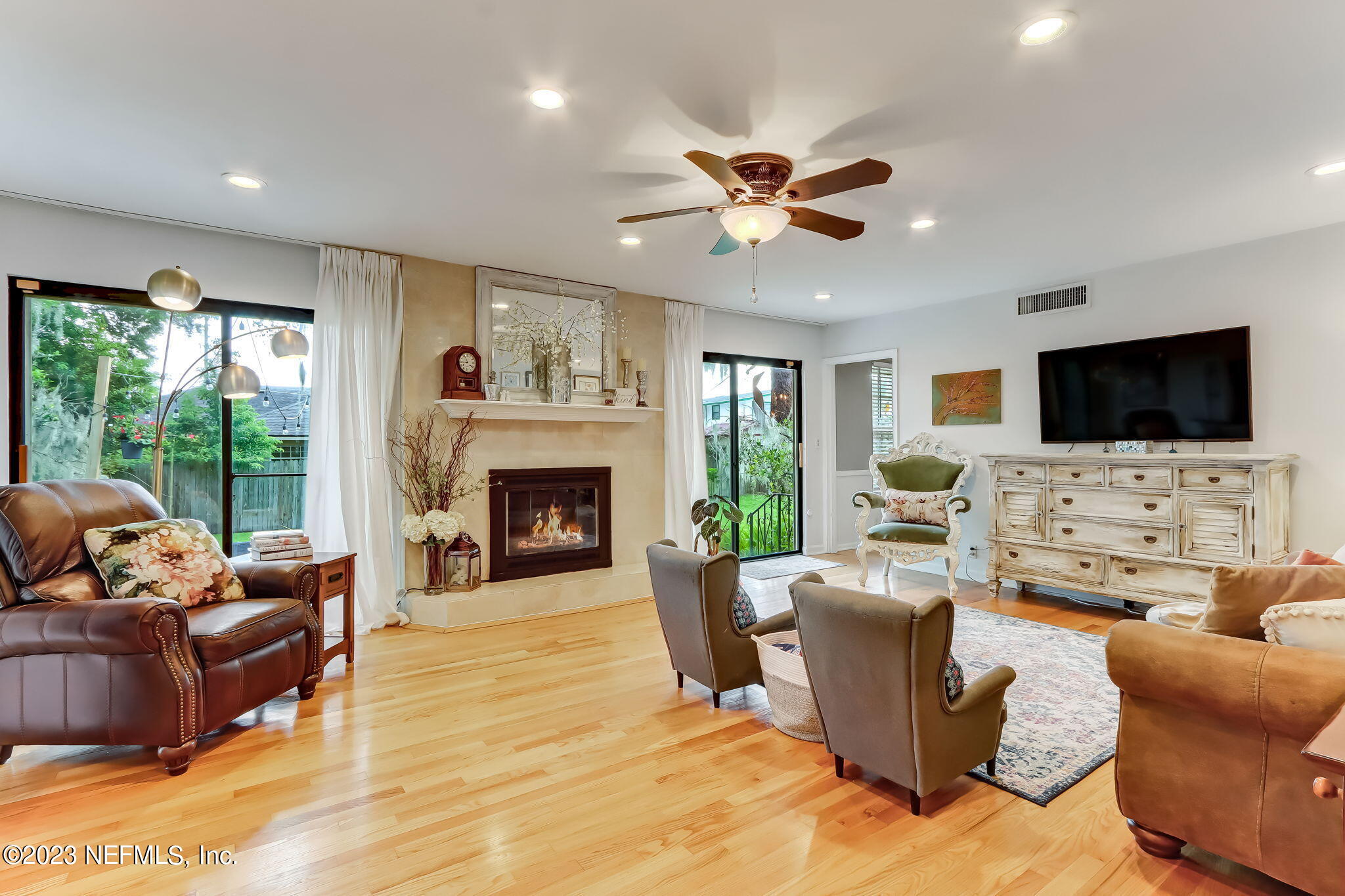 6849 Estrada Road Jacksonville, FL 32217 - Photo 6 of 47 16-web-or-mls-LR_6849_Estrada_Rd_AA-16