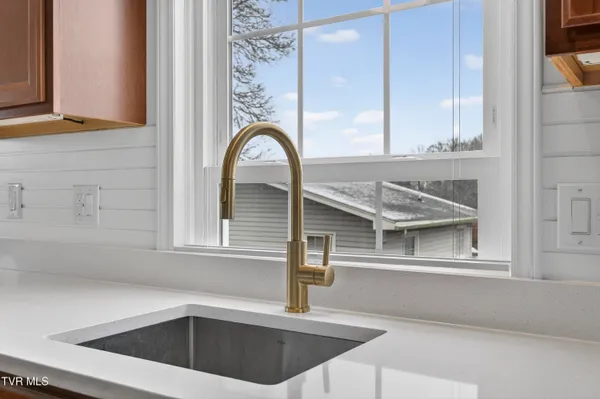 $444,000 | 122 Stonewall Heights Northeast, Abingdon, VA 24210