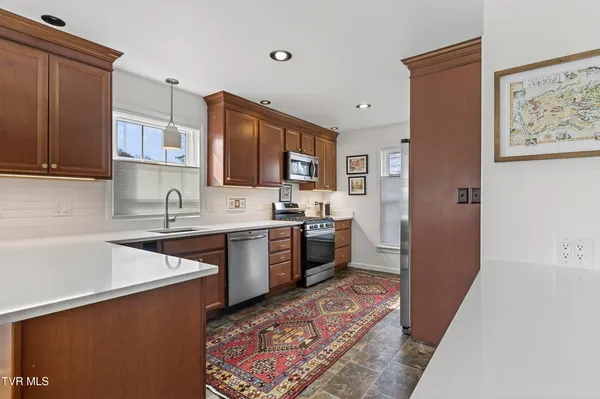 $425,000 | 122 Stonewall Heights Northeast, Abingdon, VA 24210