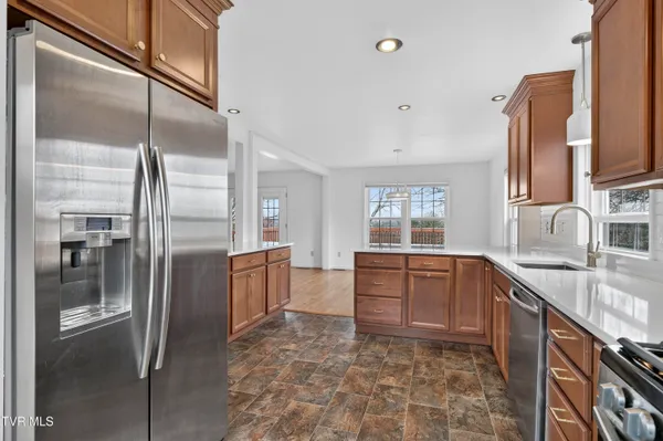 $425,000 | 122 Stonewall Heights Northeast, Abingdon, VA 24210