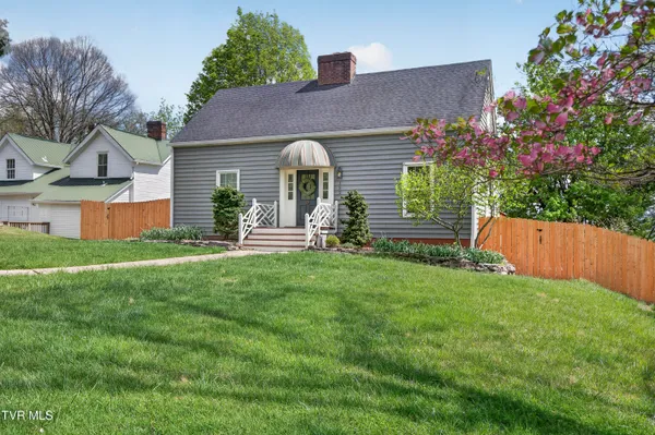 $425,000 | 122 Stonewall Heights Northeast, Abingdon, VA 24210