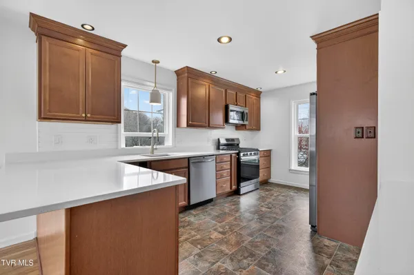 $425,000 | 122 Stonewall Heights Northeast, Abingdon, VA 24210