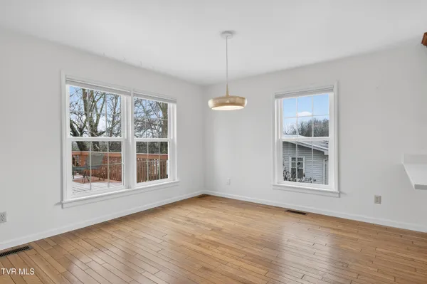 $444,000 | 122 Stonewall Heights Northeast, Abingdon, VA 24210