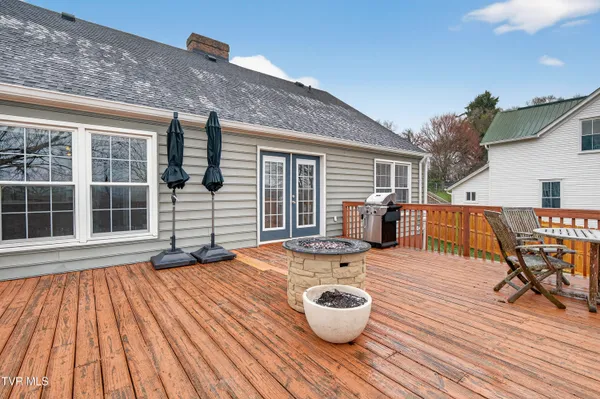 $444,000 | 122 Stonewall Heights Northeast, Abingdon, VA 24210