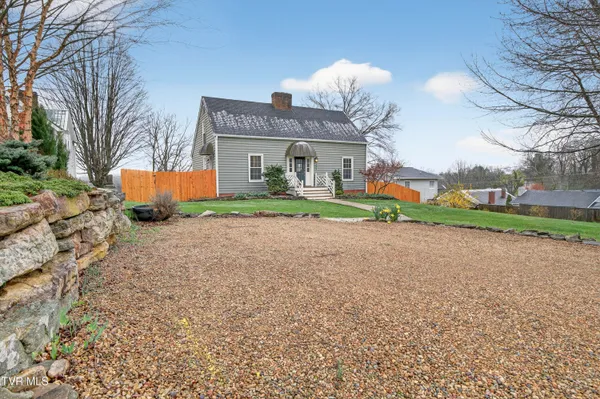 $425,000 | 122 Stonewall Heights Northeast, Abingdon, VA 24210