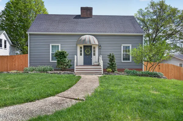 $425,000 | 122 Stonewall Heights Northeast, Abingdon, VA 24210