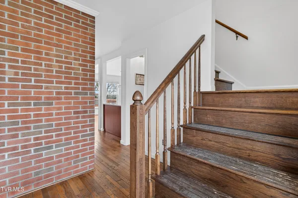 $425,000 | 122 Stonewall Heights Northeast, Abingdon, VA 24210
