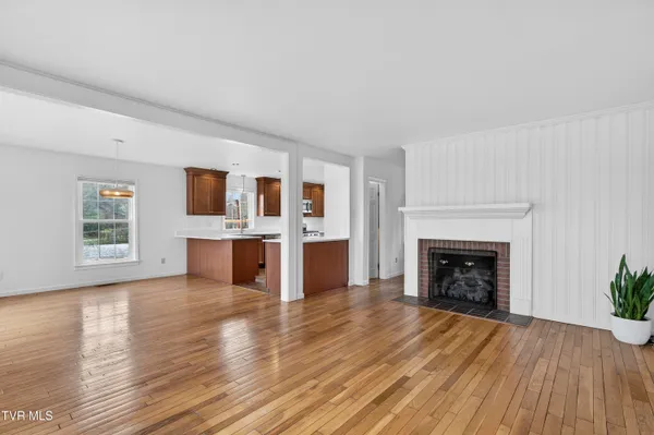 $444,000 | 122 Stonewall Heights Northeast, Abingdon, VA 24210