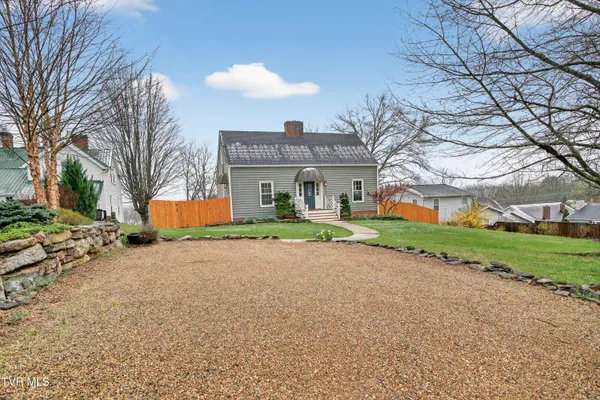 $425,000 | 122 Stonewall Heights Northeast, Abingdon, VA 24210