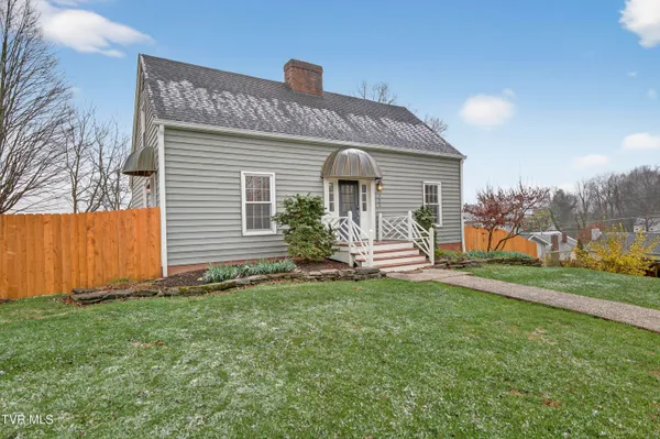$425,000 | 122 Stonewall Heights Northeast, Abingdon, VA 24210