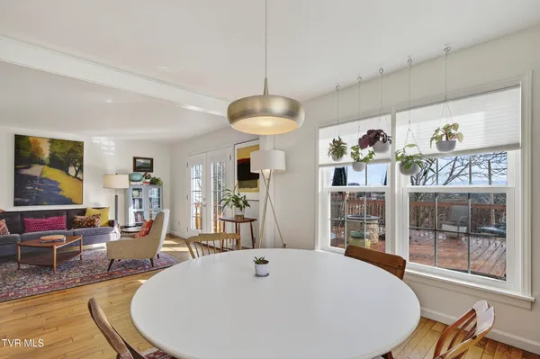 $425,000 | 122 Stonewall Heights Northeast, Abingdon, VA 24210