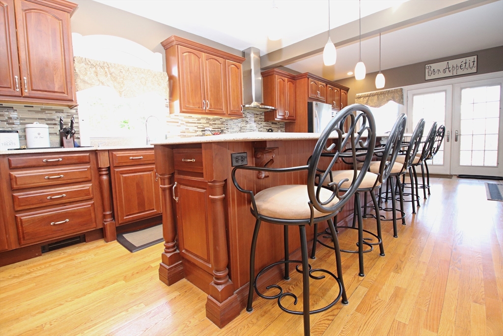 43 Taylor Street Saugus, MA 01906 - Photo 11 of 42