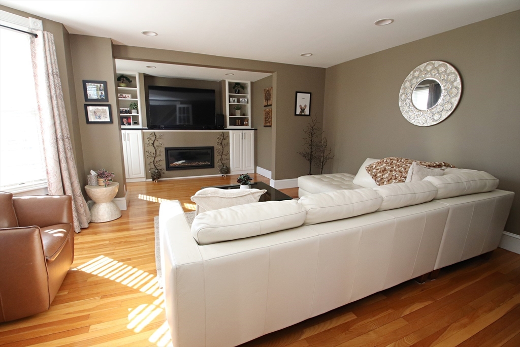 43 Taylor Street Saugus, MA 01906 - Photo 4 of 42