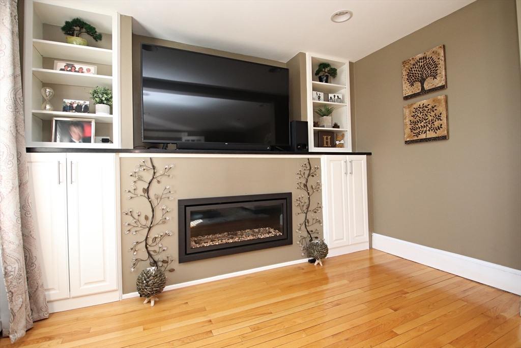 43 Taylor Street Saugus, MA 01906 - Photo 5 of 42