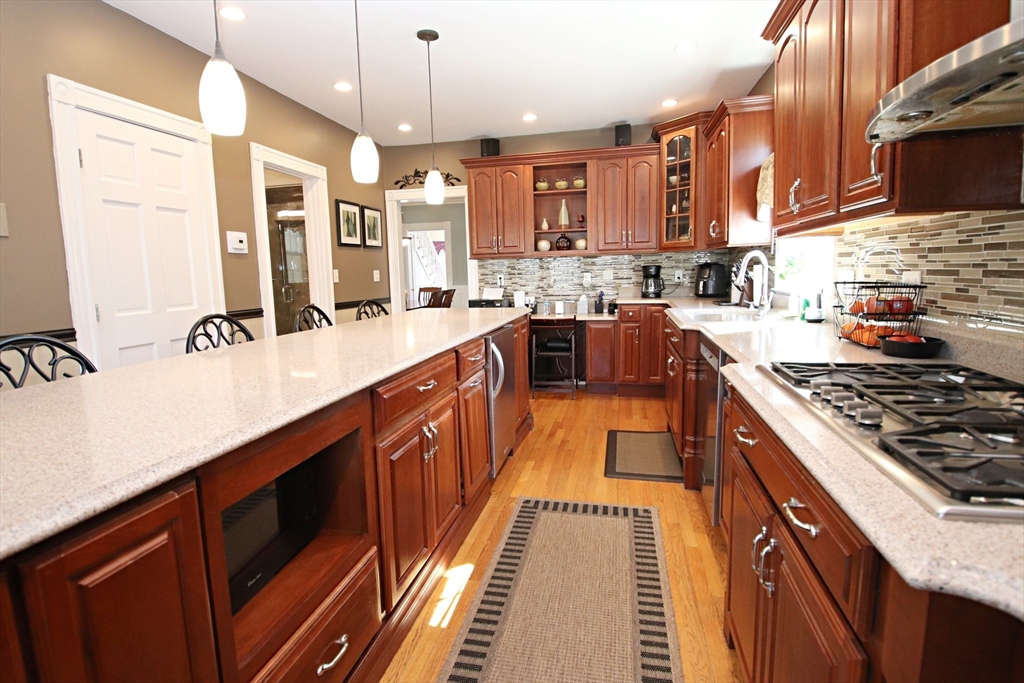 43 Taylor Street Saugus, MA 01906 - Photo 7 of 42