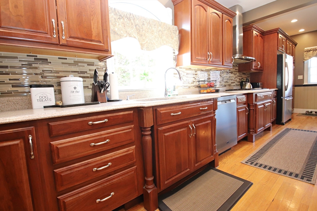 43 Taylor Street Saugus, MA 01906 - Photo 10 of 42