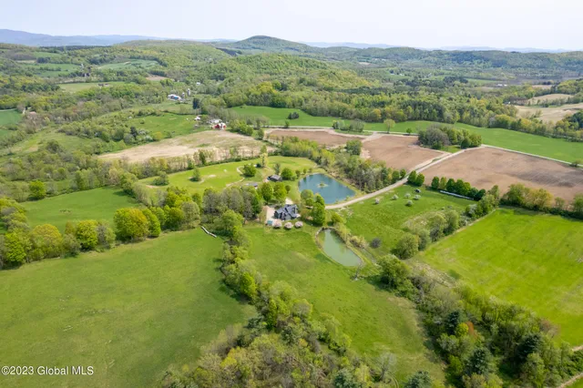 $1,500,000 | 17 Williams Lane, Easton, NY 12834