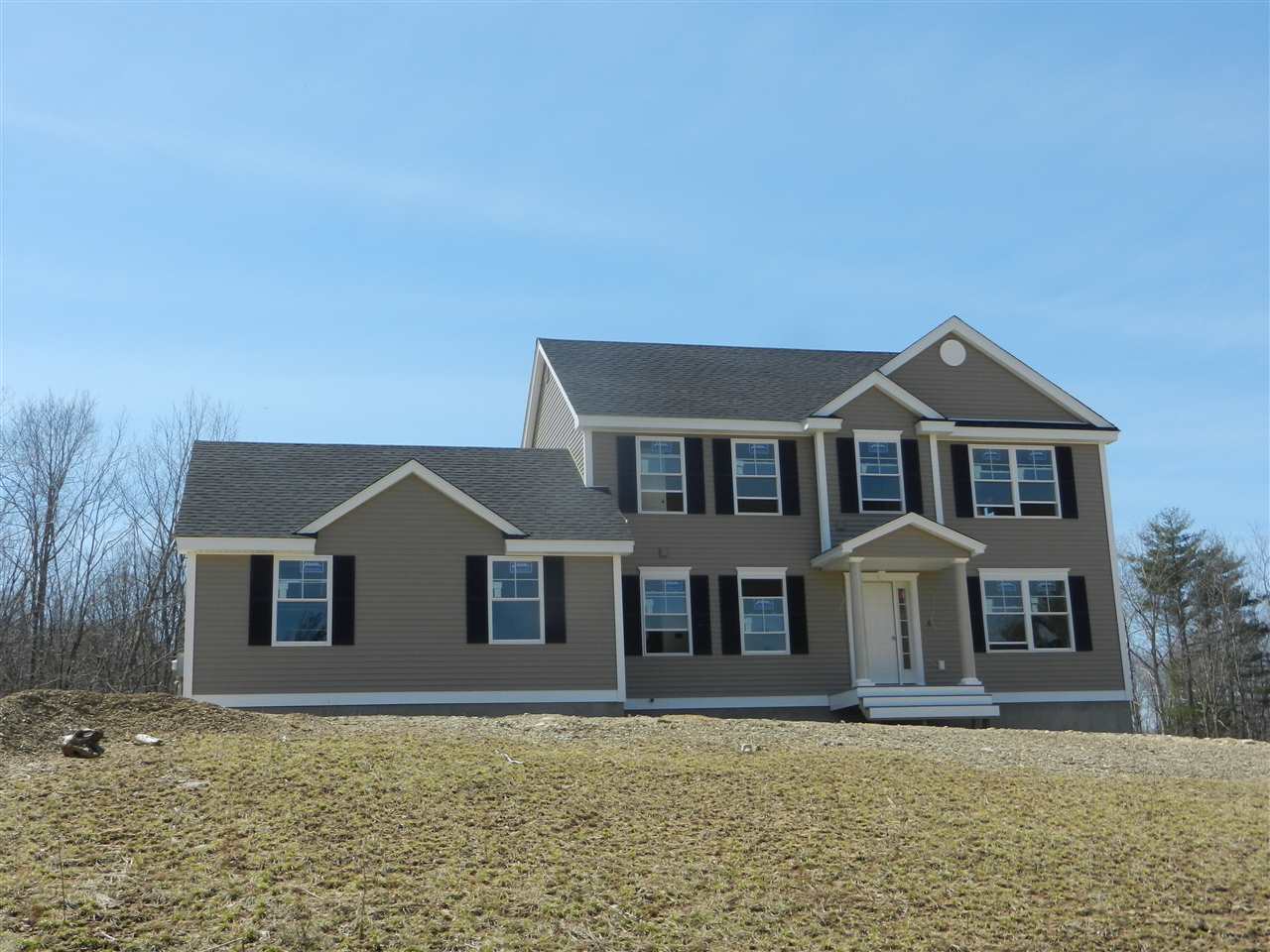 6 Sandybrook Drive, Unit 8 Raymond, NH 03077 - Photo 1 of 17 Gallery Image 1