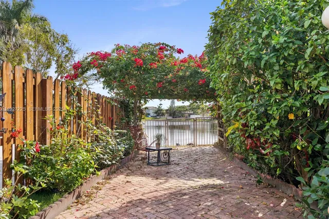 $785,000 | 16368 Southwest 43rd Terrace, Miami, FL 33185