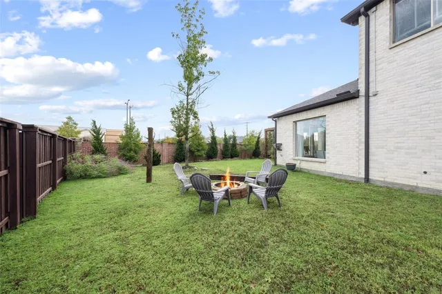 a view of a backyard with garden