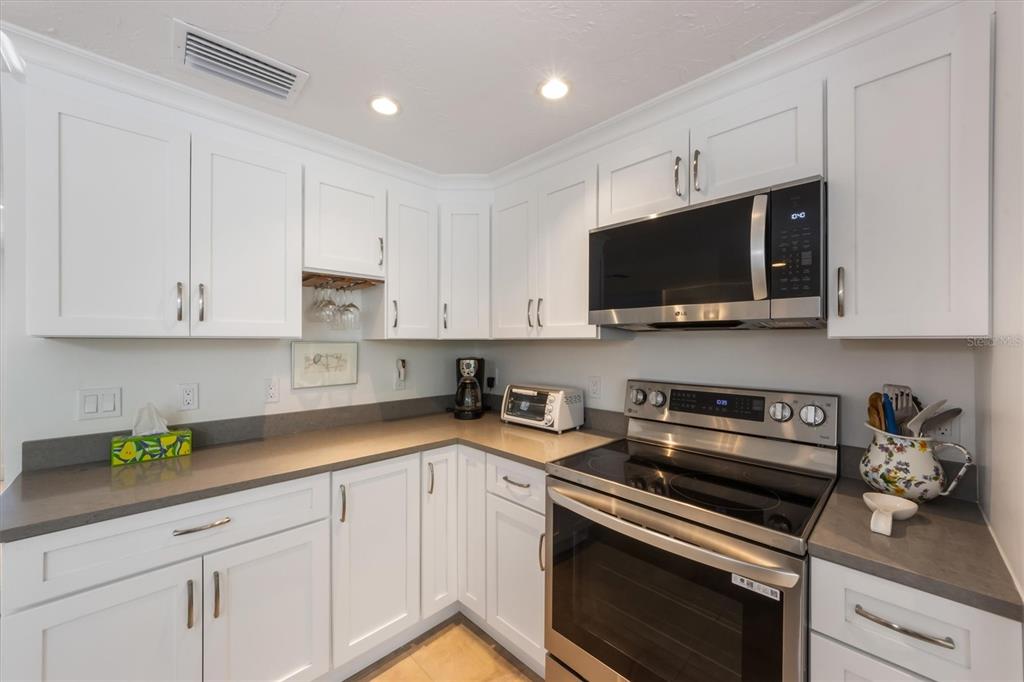 413 Poinsettia Road Anna Maria, FL 34216 - Photo 11 of 60
