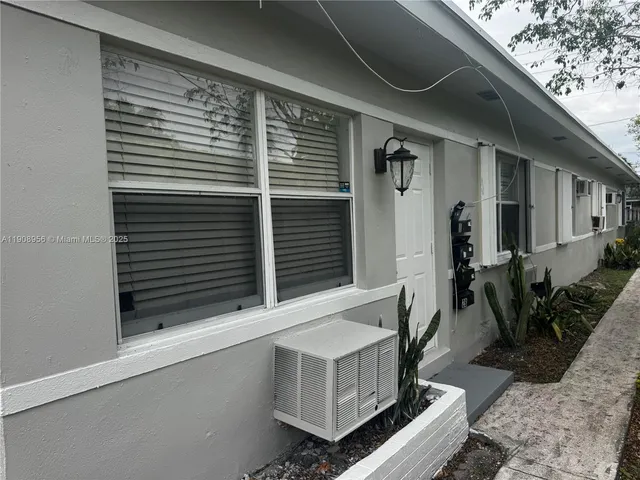 $1,595 | 1719 Lincoln Street, Unit 2, Hollywood, FL 33020
