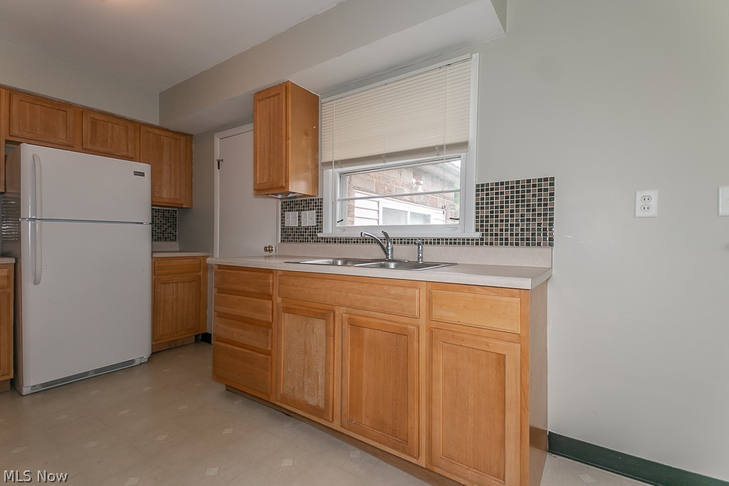 569 Bishop Road Cleveland, OH 44143 - Photo 7 of 26