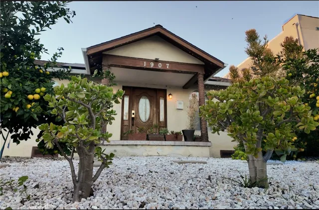 $4,500 | 1907 Carmona Avenue, Los Angeles, CA 90016