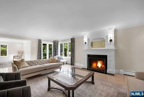 $2,500,000 | 739 Shoshone Trail, Franklin Lakes, NJ 07417