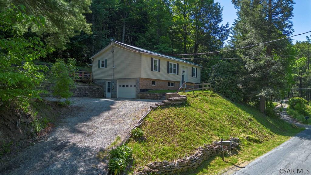 1422 Saylor School Road Boswell, PA 15531 - Photo 5 of 24