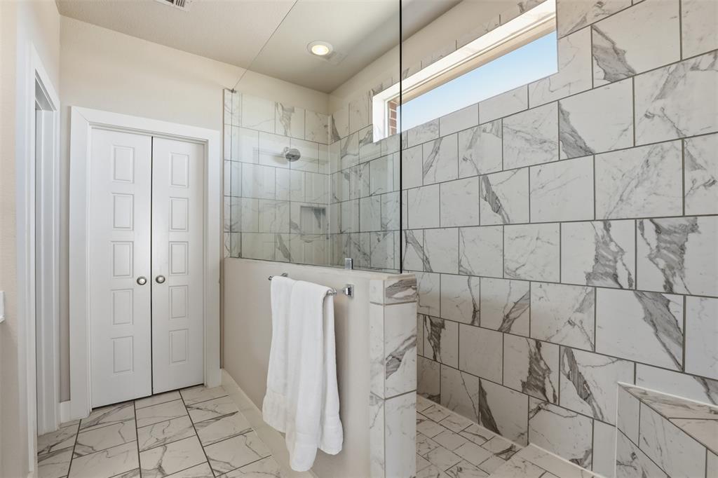 2903 Wingate Street Fort Worth, TX 76107 - Photo 18 of 30 Primary Bath