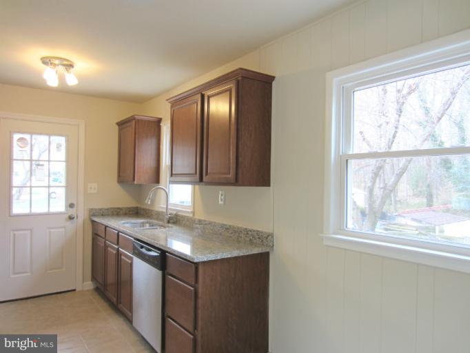14954 Alaska Road Woodbridge, VA 22191 - Photo 3 of 25 Kitchen