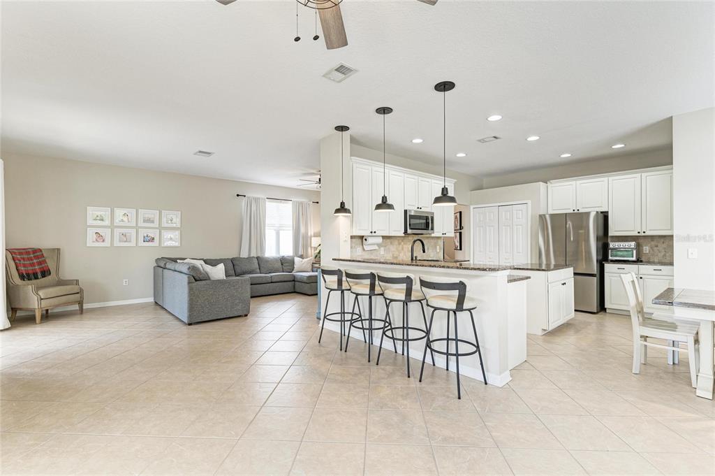 6123 Blue Runner Court Lakewood Ranch, FL 34202 - Photo 14 of 54