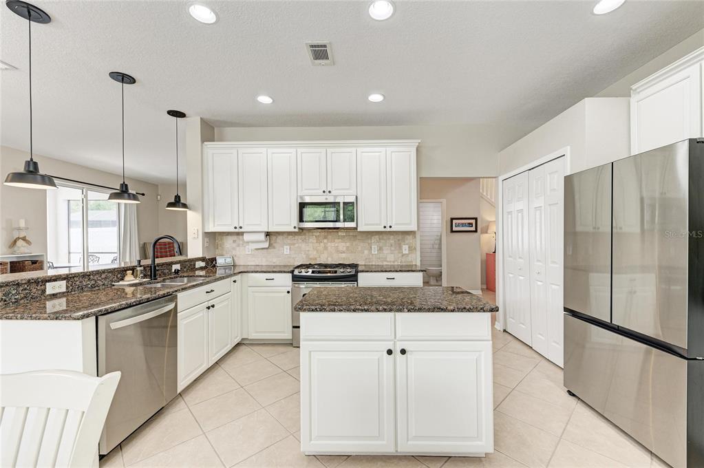 6123 Blue Runner Court Lakewood Ranch, FL 34202 - Photo 16 of 54