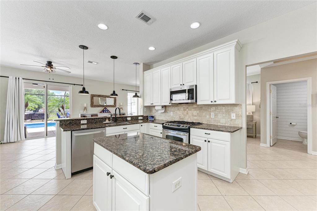 6123 Blue Runner Court Lakewood Ranch, FL 34202 - Photo 17 of 54