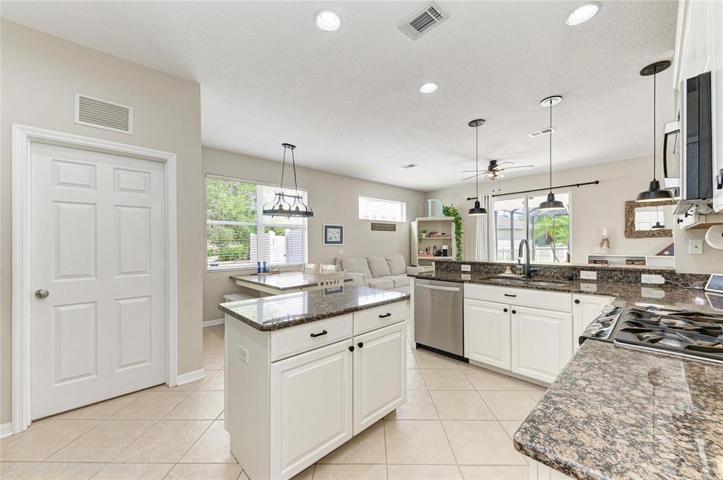 6123 Blue Runner Court Lakewood Ranch, FL 34202 - Photo 18 of 54