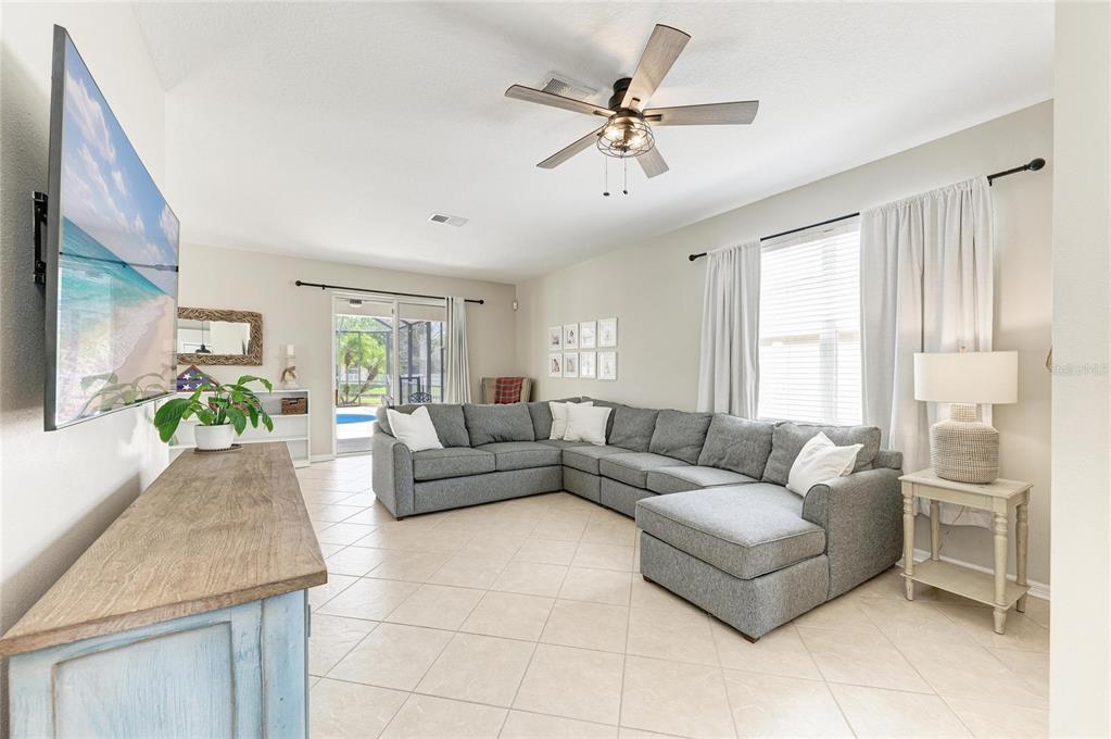 6123 Blue Runner Court Lakewood Ranch, FL 34202 - Photo 6 of 54